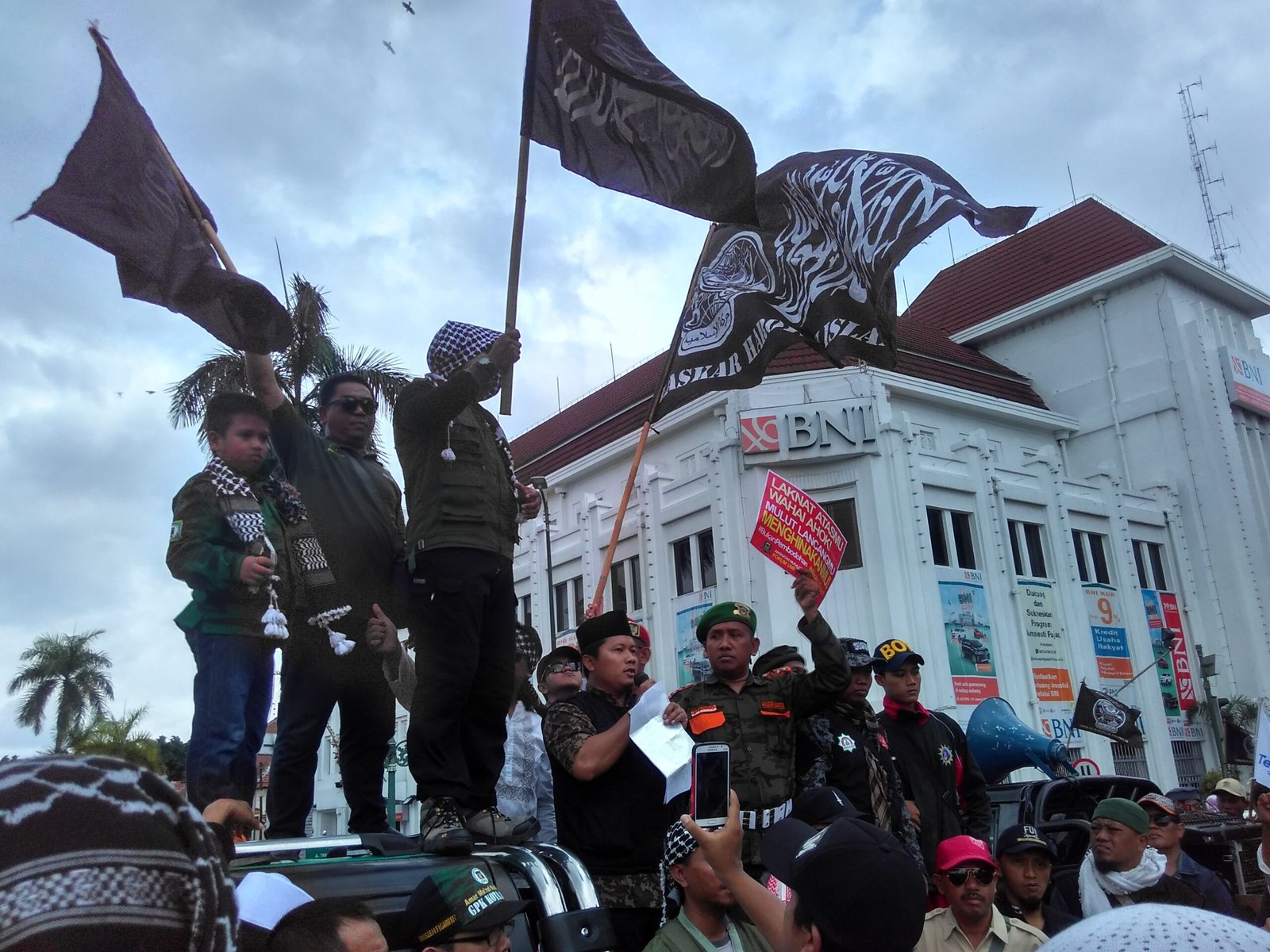 KECAM AHOK, KOKAM DIY LAKUKAN AKSI TURUN KE JALAN